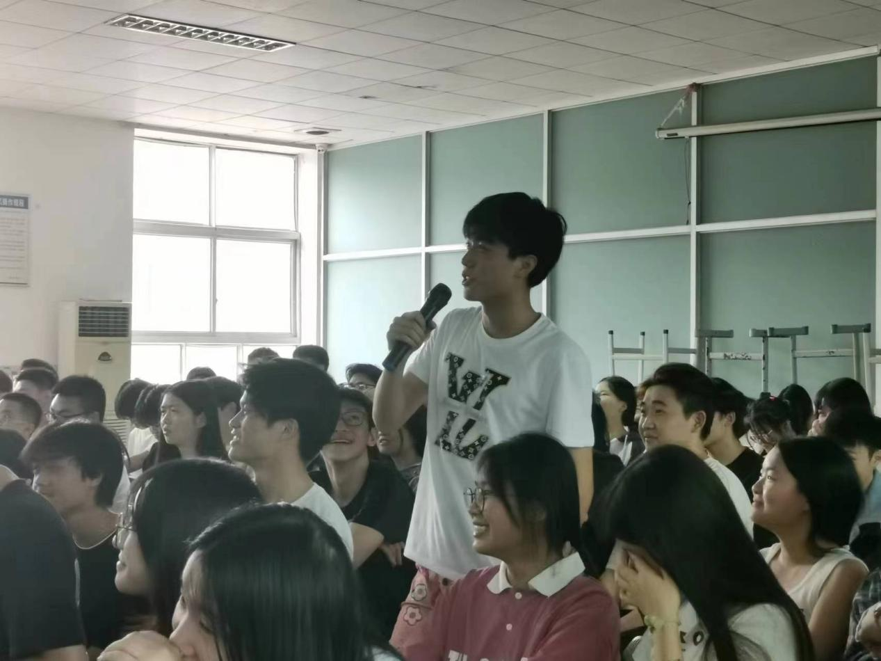 我院組織開展“放飛夢想”高考前心理解壓團(tuán)輔活動