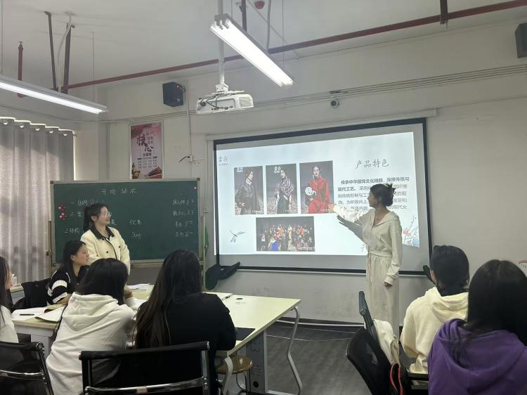 依托企業(yè)真實(shí)任務(wù)，助力學(xué)生專業(yè)成長(zhǎng)——經(jīng)貿(mào)物流系公開課紀(jì)實(shí)