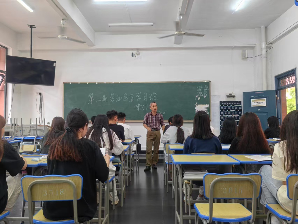 傳統(tǒng)文化浸潤心靈 德育之花綻放課堂——建筑裝飾系舉辦第二期勞動教育學習班