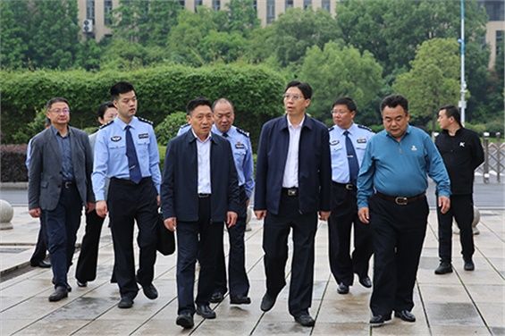 株洲市副市長、市公安局黨委書記、局長唐文發(fā)到學(xué)院調(diào)研平安建設(shè)和安全穩(wěn)定工作