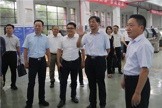 省人社廳黨組書記、廳長(zhǎng)李永軍到學(xué)院調(diào)研中華人民共和國(guó)第二屆職能技能大賽株洲選手備賽情況