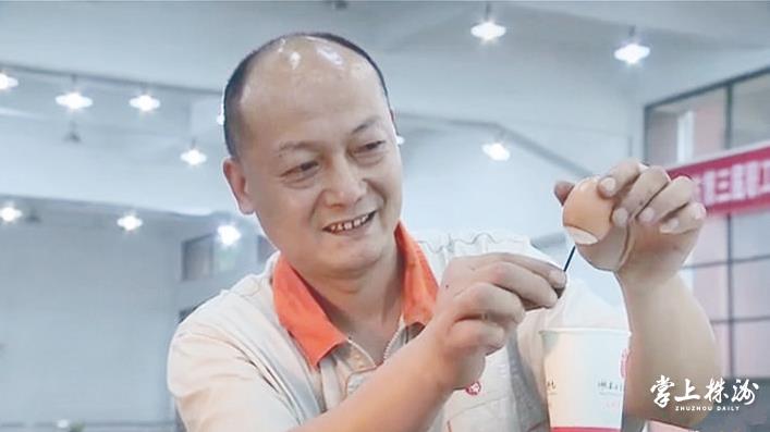 【精彩工貿(mào)人】張紅軍：精度0.1毫米 車(chē)刀削下雞蛋殼